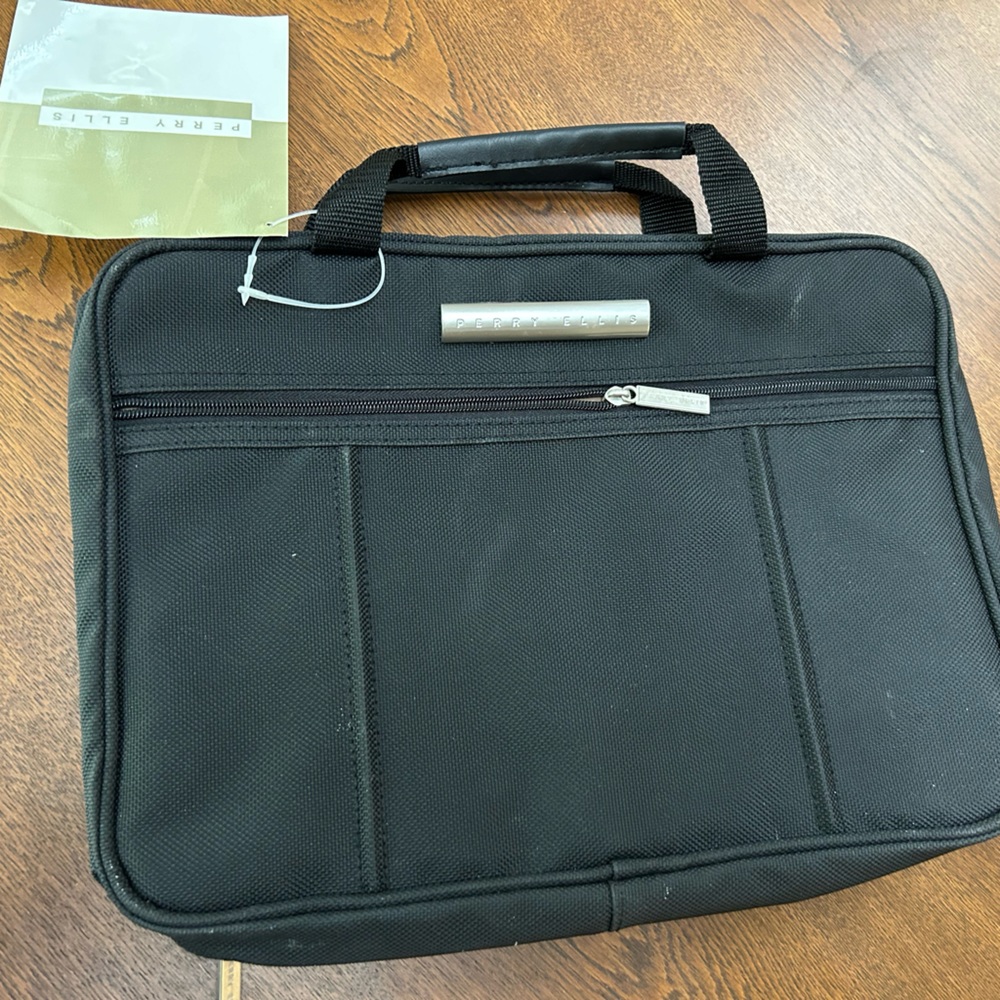 Perry Ellis Travel Toiletry Grooming Kit Bag. 14 x10x3. Double handle Black. New